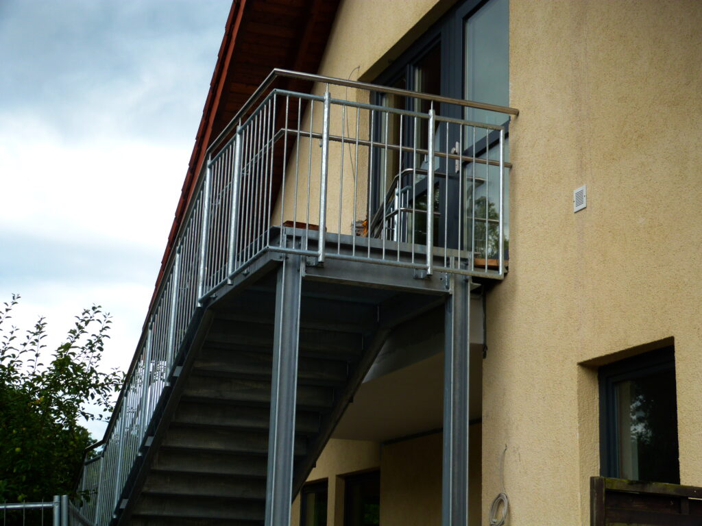 Außentreppe und Treppengeländer